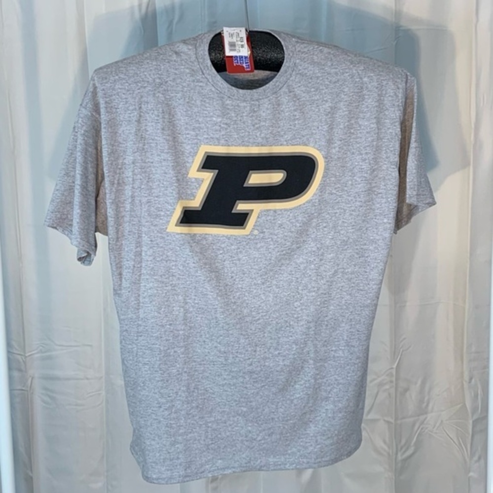 Delta NWT light gray short sleeve tee shirt.
